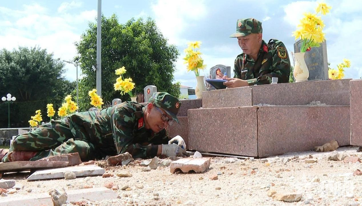 Sáng kiến máy mòi đá hoàn nguyên mộ liệt sĩ ở Điện Biên